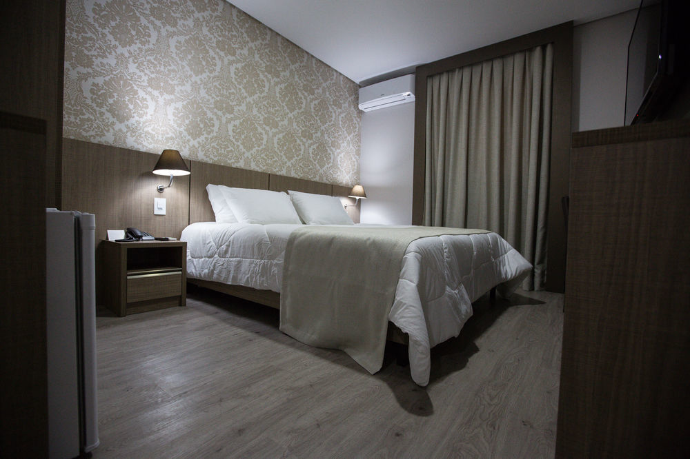 טולדו Bello Hotel מראה חיצוני תמונה